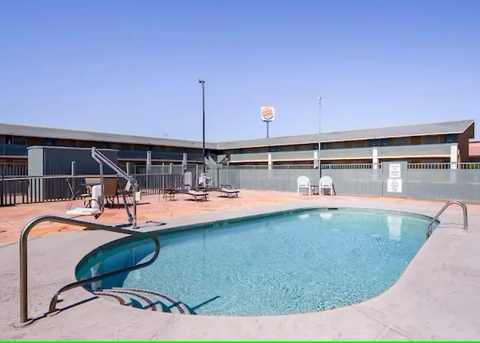 Mho Eloy Near I-10 Hotel